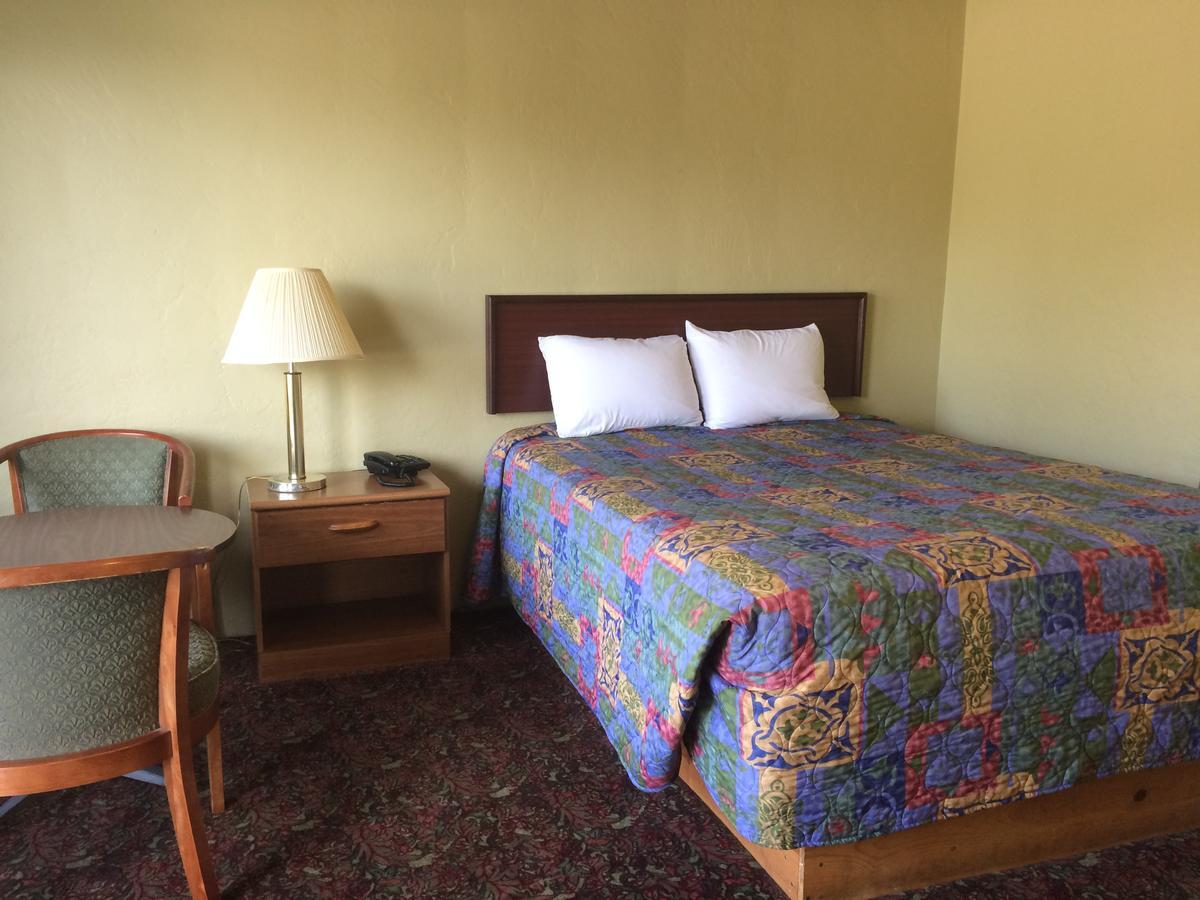 Quick Stop Motel Round Prairie Exterior photo