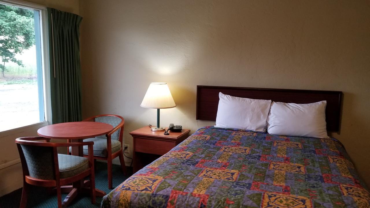 Quick Stop Motel Round Prairie Exterior photo